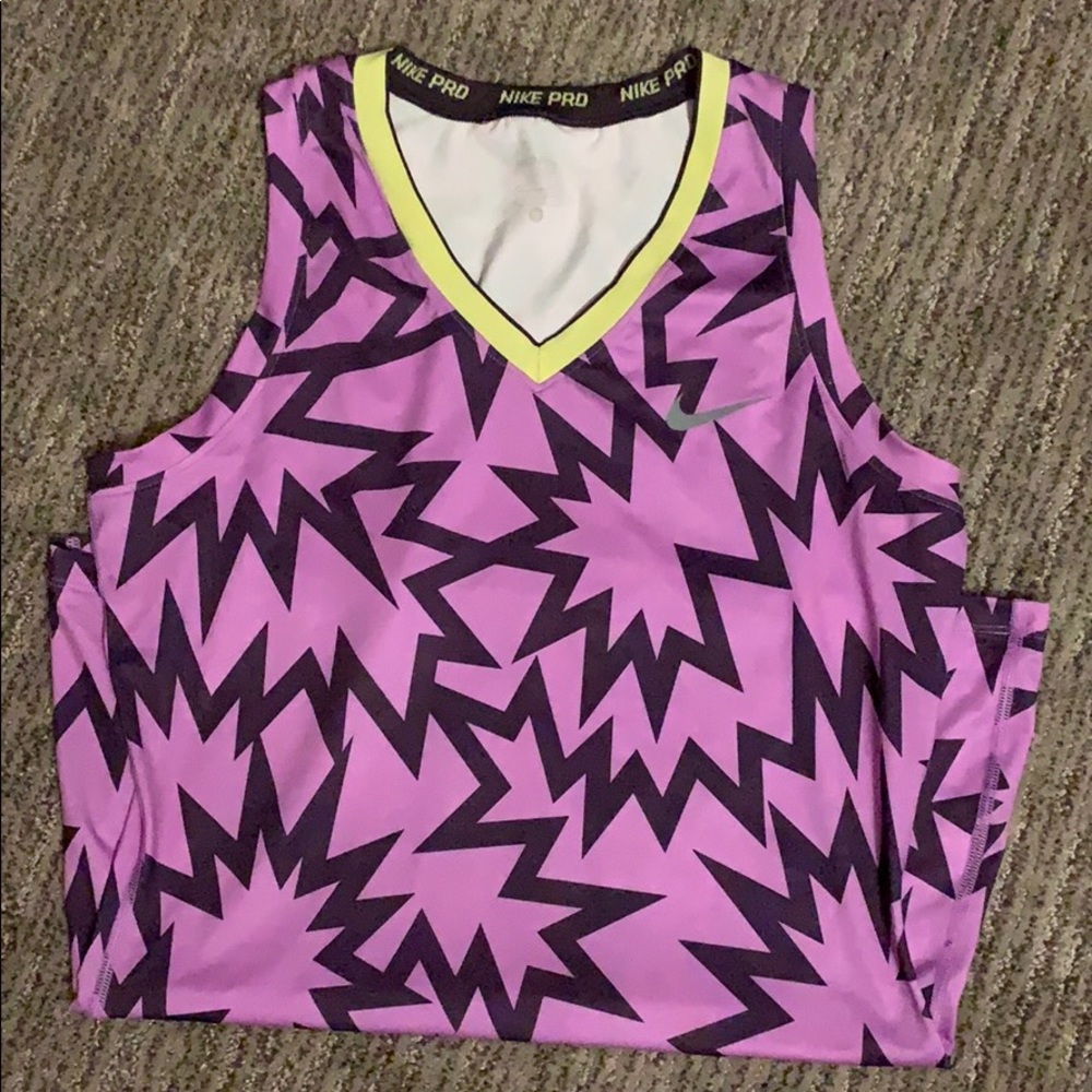 Nike Pro women’s tank top medium